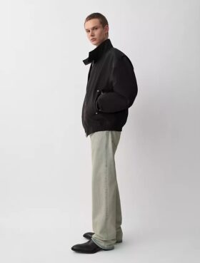 02 Avslappnade raka jeans