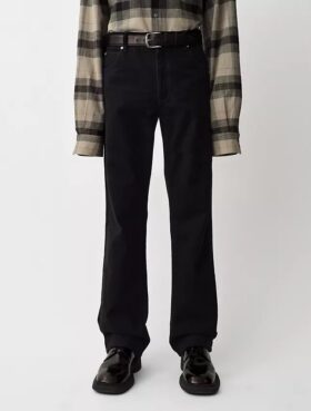 02 Avslappnade raka jeans