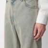 02 Avslappnade raka jeans 02 Avslappnade raka jeans