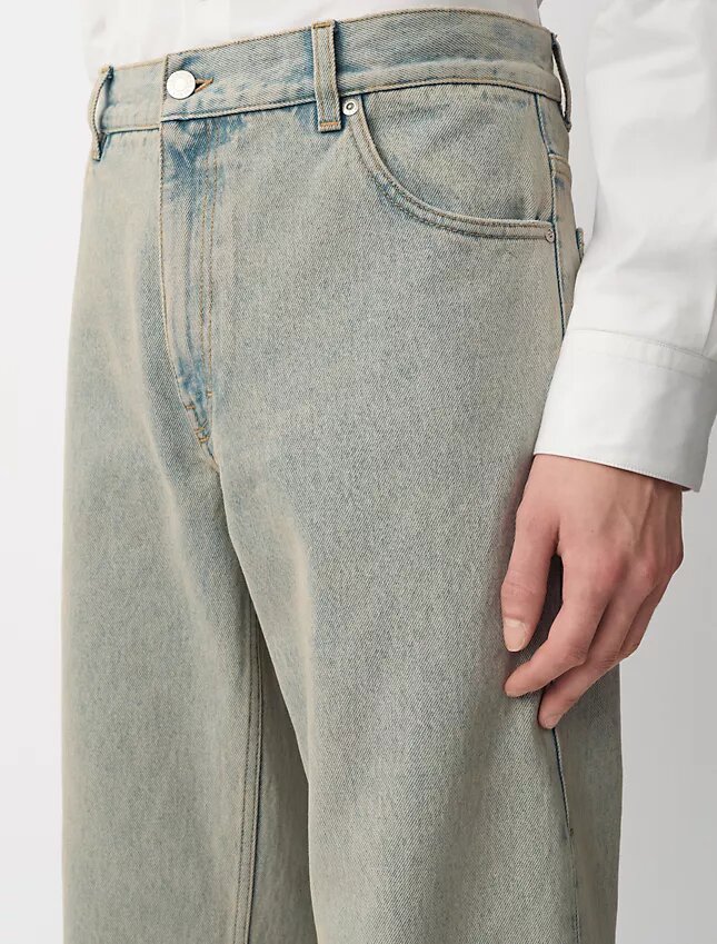 02 Avslappnade raka jeans 02 Avslappnade raka jeans