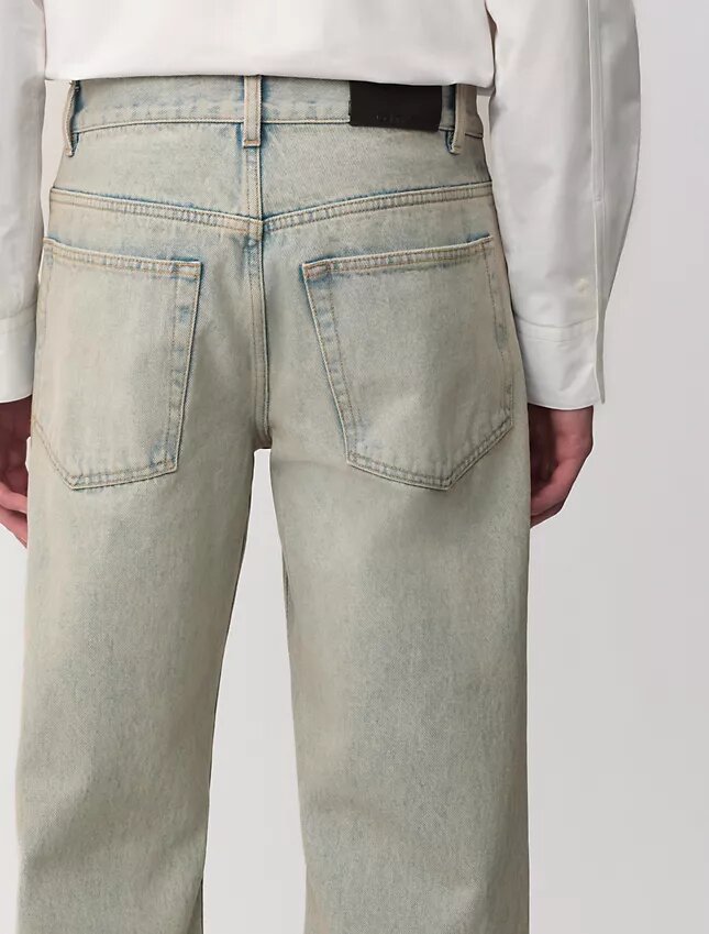 02 Avslappnade raka jeans 02 Avslappnade raka jeans