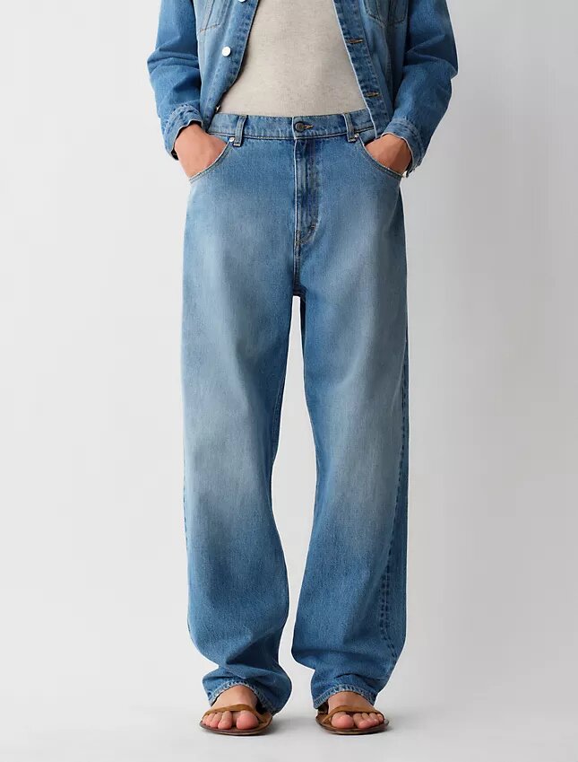 05 Lågmidjade jeans med vida ben 05 Lågmidjade jeans med vida ben