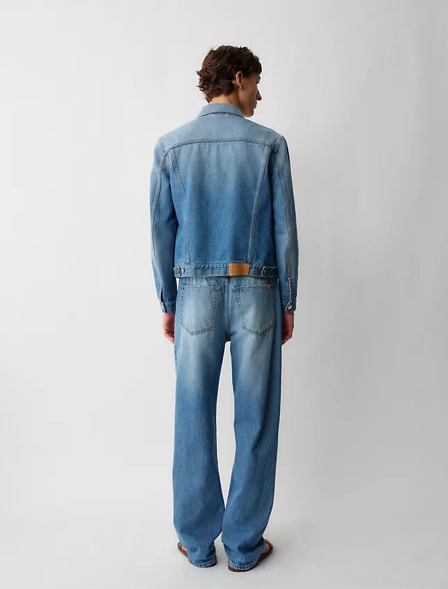 05 Lågmidjade jeans med vida ben 05 Lågmidjade jeans med vida ben