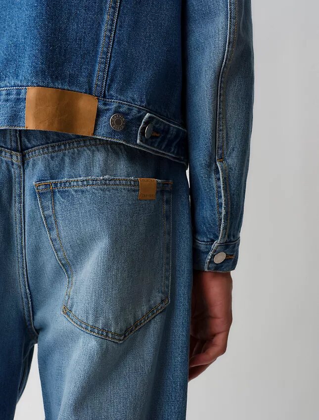 05 Lågmidjade jeans med vida ben 05 Lågmidjade jeans med vida ben