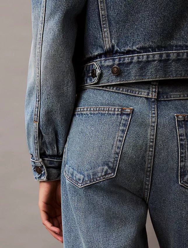 90-talsinspirerad denim-Trucker Jacket 90-talsinspirerad denim-Trucker Jacket