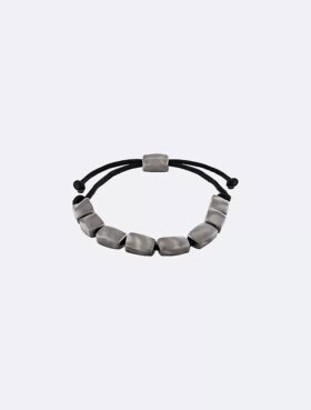 Armband med pärlor i organisk rektangulär form