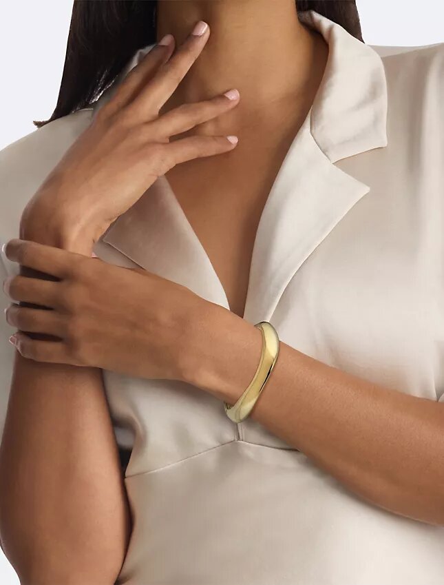 Armband med skulpturala konturer Armband med skulpturala konturer