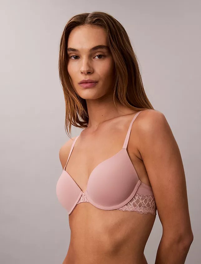 Attraction Lätt fodrad BH med perfekt täckning Attraction Lätt fodrad BH med perfekt täckning