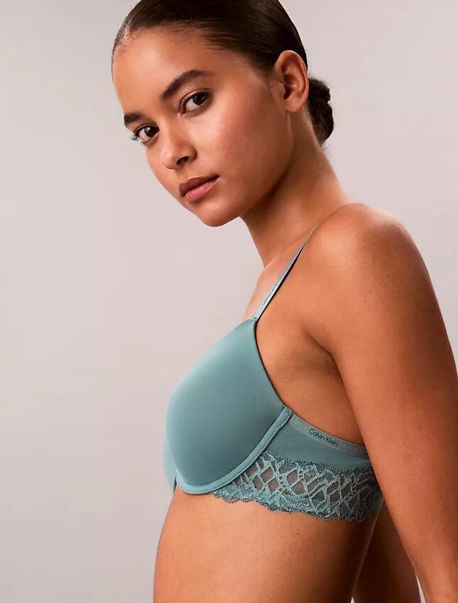 Attraction Lätt fodrad BH med perfekt täckning Attraction Lätt fodrad BH med perfekt täckning