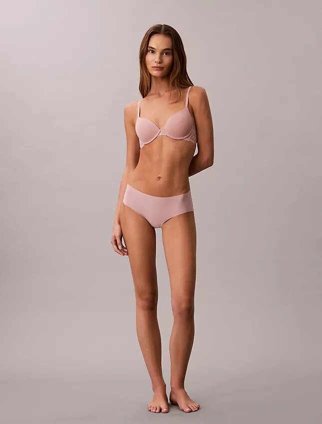 Attraction Lätt fodrad BH med perfekt täckning Attraction Lätt fodrad BH med perfekt täckning