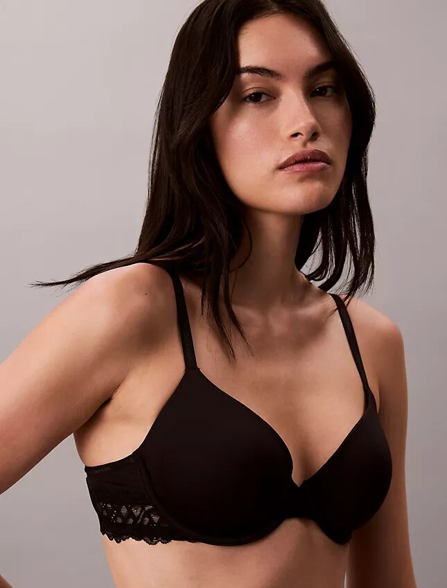 Attraction Lätt fodrad BH med perfekt täckning Attraction Lätt fodrad BH med perfekt täckning