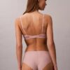 Attraction Lätt fodrad BH med perfekt täckning Attraction Lätt fodrad BH med perfekt täckning