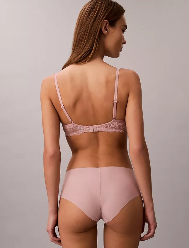 Attraction Lätt fodrad BH med perfekt täckning Attraction Lätt fodrad BH med perfekt täckning