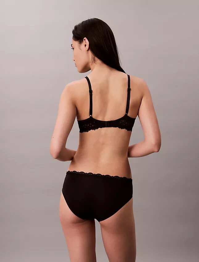Attraction Lätt fodrad BH med perfekt täckning Attraction Lätt fodrad BH med perfekt täckning