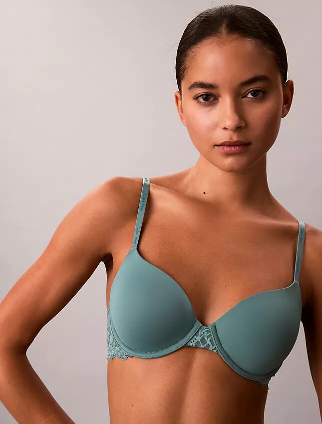 Attraction Lätt fodrad BH med perfekt täckning Attraction Lätt fodrad BH med perfekt täckning