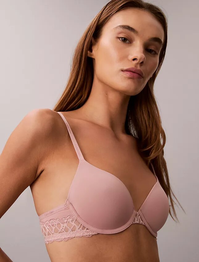 Attraction Lätt fodrad BH med perfekt täckning Attraction Lätt fodrad BH med perfekt täckning