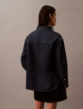 Avslappnad denimskjorta med knappar Avslappnad denimskjorta med knappar