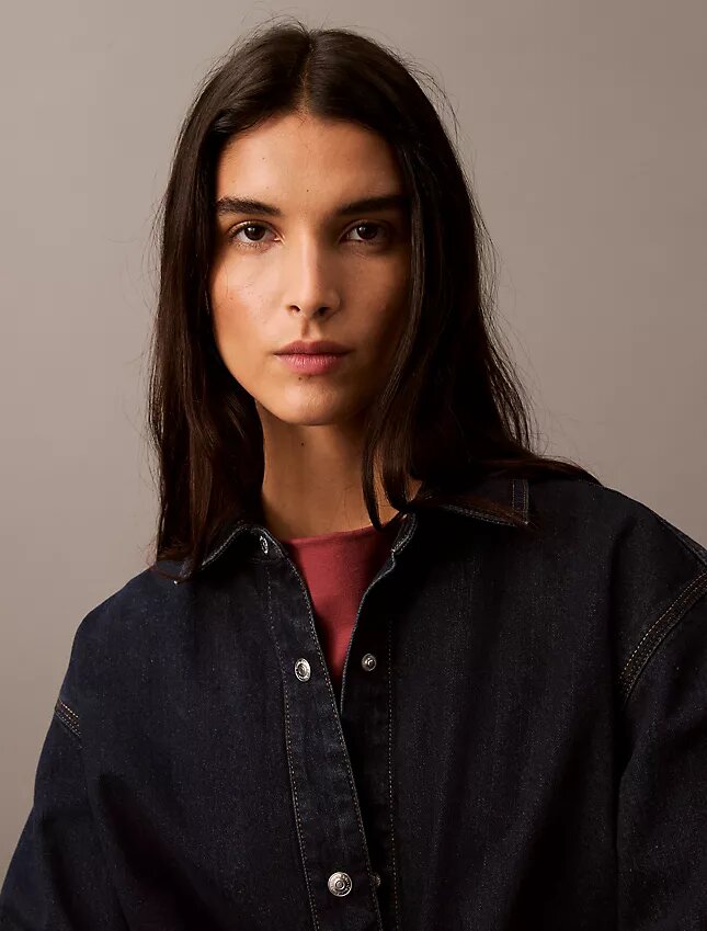 Avslappnad denimskjorta med knappar Avslappnad denimskjorta med knappar