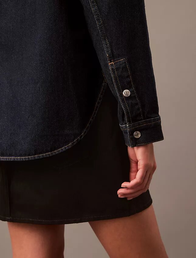 Avslappnad denimskjorta med knappar Avslappnad denimskjorta med knappar