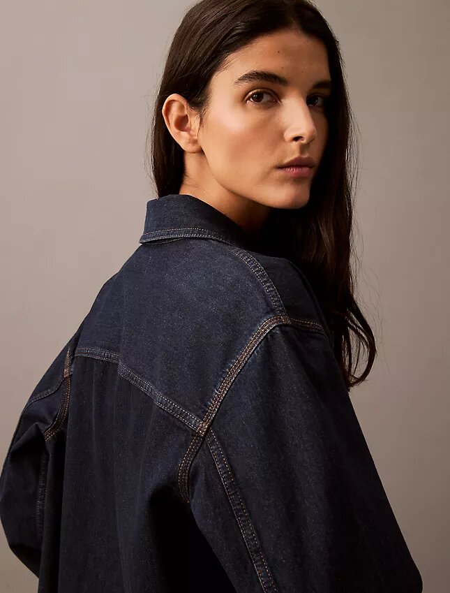 Avslappnad denimskjorta med knappar Avslappnad denimskjorta med knappar