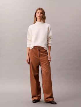 Avslappnade byxor i corduroy
