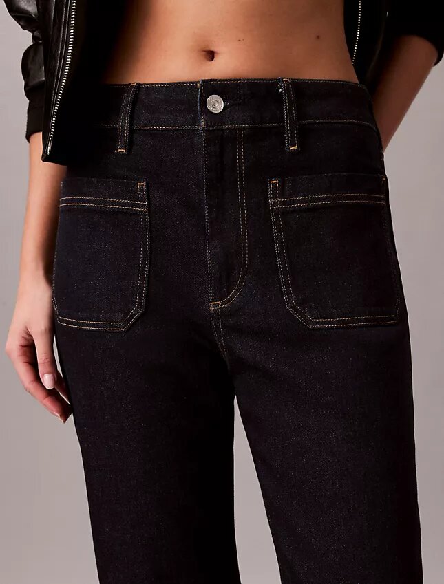 Avslappnade raka jeans med uppvikt benslut Avslappnade raka jeans med uppvikt benslut