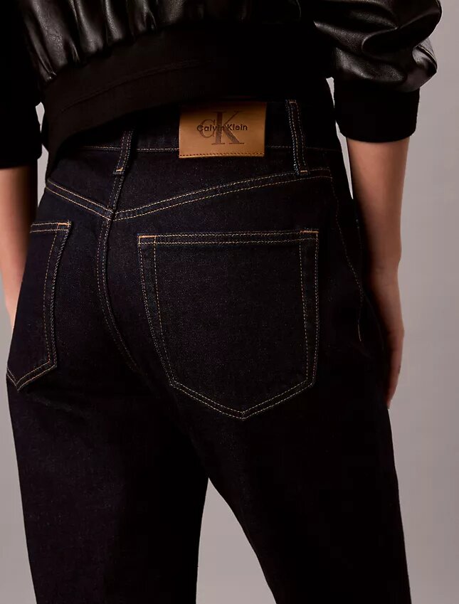 Avslappnade raka jeans med uppvikt benslut Avslappnade raka jeans med uppvikt benslut