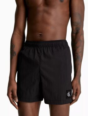 Badshorts i nylon med dragsko i midjan