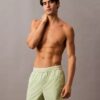 Badshorts med logotyp i midjan Badshorts med logotyp i midjan