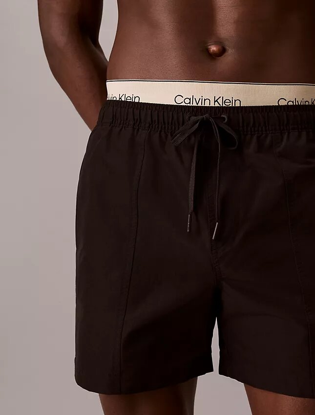 Badshorts med logotyp i midjan Badshorts med logotyp i midjan