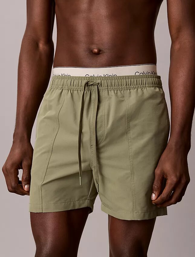 Badshorts med logotyp i midjan Badshorts med logotyp i midjan
