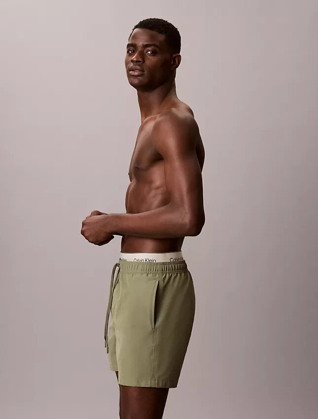 Badshorts med logotyp i midjan Badshorts med logotyp i midjan