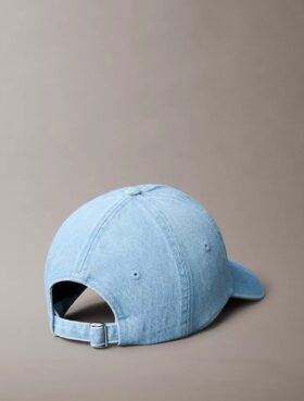 Baseballkeps i tvättad Denim med broderad logotyp Baseballkeps i tvättad Denim med broderad logotyp
