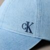 Baseballkeps i tvättad Denim med broderad logotyp Baseballkeps i tvättad Denim med broderad logotyp