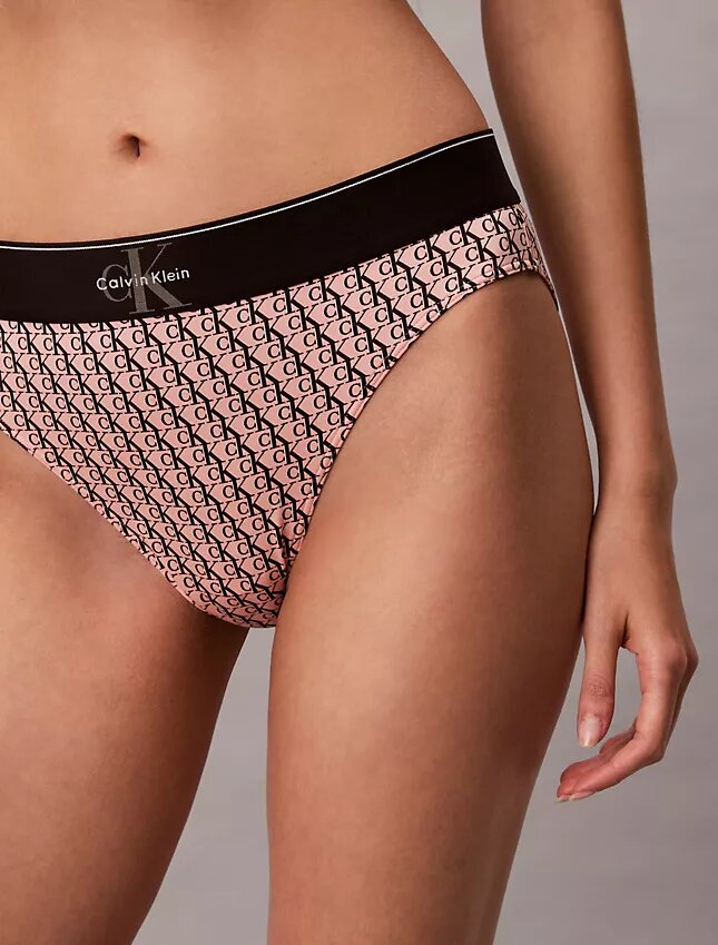 Bikini med hög midja i stretchig Microfiber med grafiskt Monogram Bikini med hög midja i stretchig Microfiber med grafiskt Monogram
