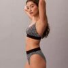 Bikini med hög midja i stretchig Microfiber med grafiskt Monogram Bikini med hög midja i stretchig Microfiber med grafiskt Monogram