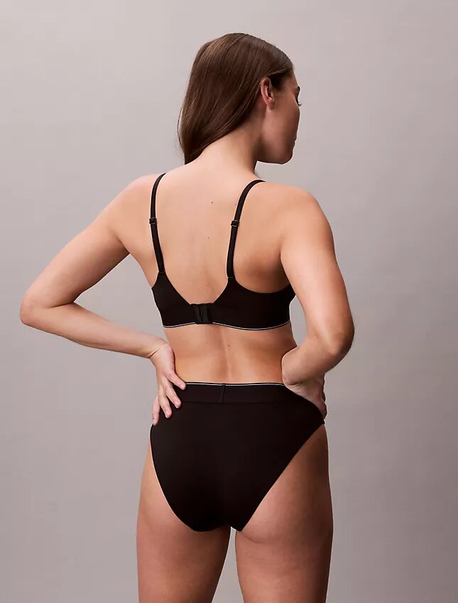 Bikini med hög midja i stretchig Microfiber med grafiskt Monogram Bikini med hög midja i stretchig Microfiber med grafiskt Monogram
