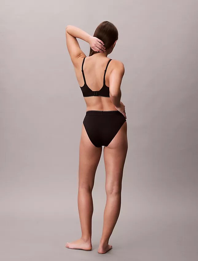 Bikini med hög midja i stretchig Microfiber med grafiskt Monogram Bikini med hög midja i stretchig Microfiber med grafiskt Monogram