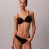Bikini med ikonisk logotyp i spets Bikini med ikonisk logotyp i spets