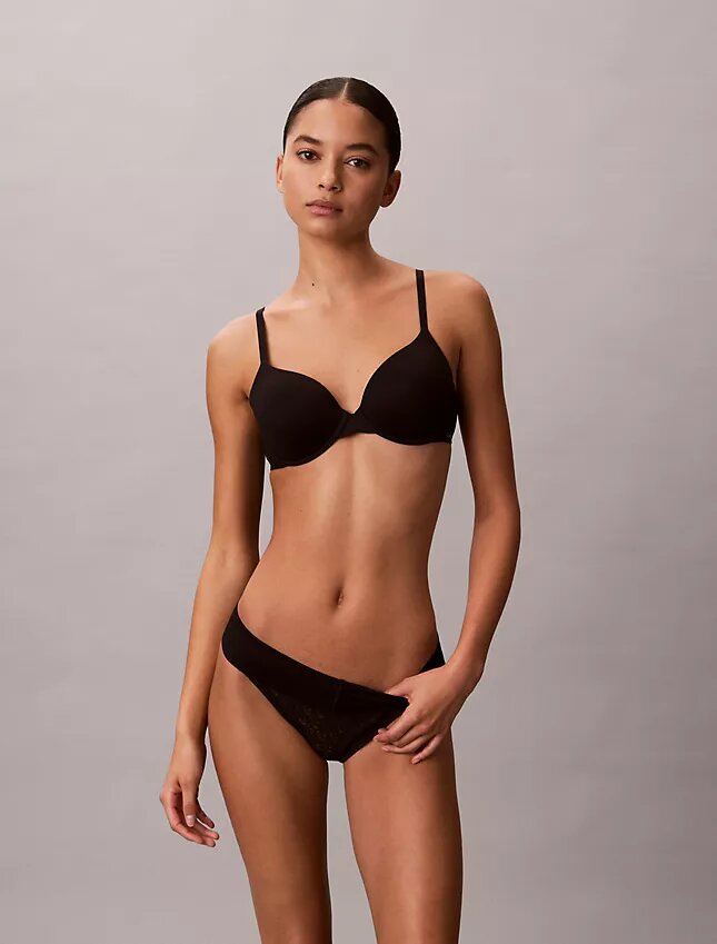 Bikini med ikonisk logotyp i spets Bikini med ikonisk logotyp i spets