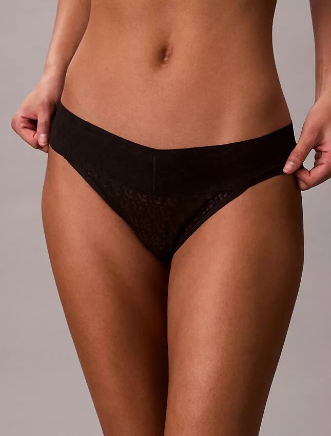 Bikini med ikonisk logotyp i spets Bikini med ikonisk logotyp i spets