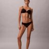 Bikini med ikonisk logotyp i spets Bikini med ikonisk logotyp i spets