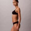 Bikini med ikonisk logotyp i spets Bikini med ikonisk logotyp i spets