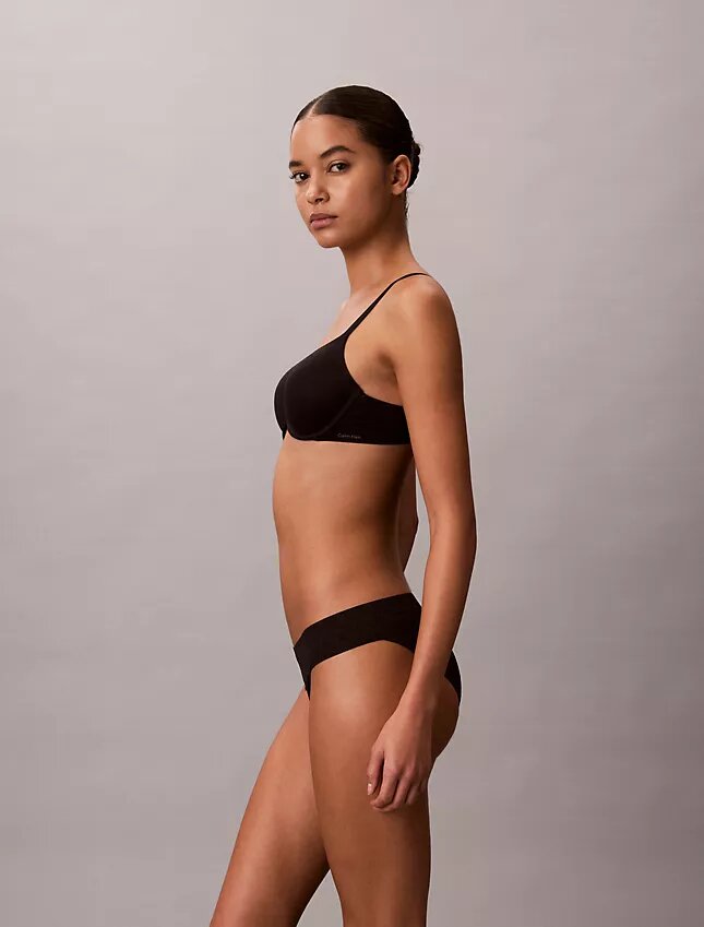 Bikini med ikonisk logotyp i spets Bikini med ikonisk logotyp i spets
