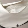Böjd, omvandlingsbar crossbody-väska Böjd, omvandlingsbar crossbody-väska