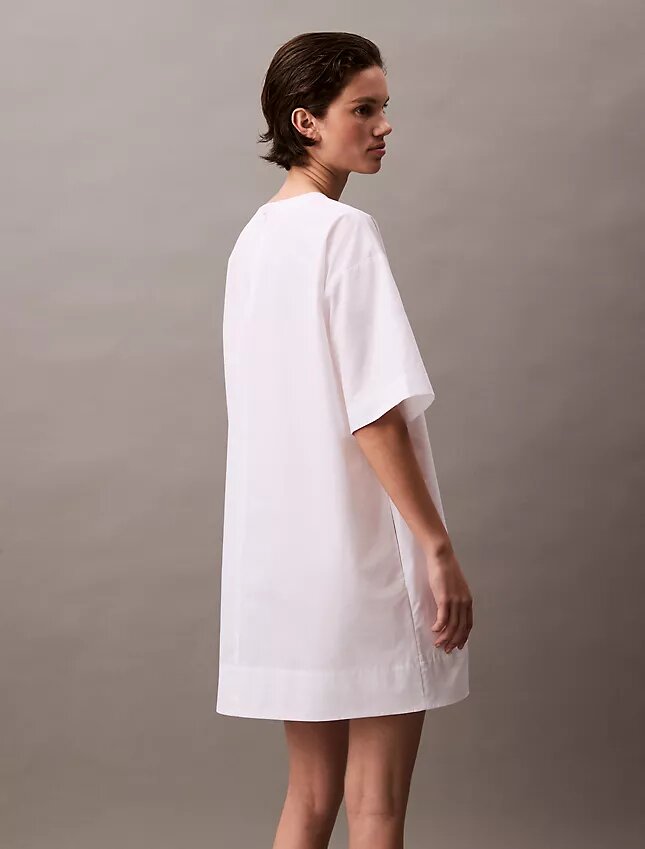 Bomulls-T-shirtklänning i avslappnad modell Bomulls-T-shirtklänning i avslappnad modell