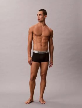 Borstrad stretchbyxa i mikrofiber med Low Rise Trunk