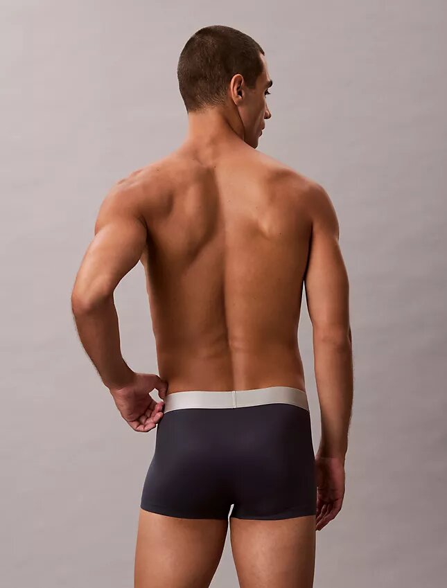 Borstrad stretchbyxa i mikrofiber med Low Rise Trunk Borstrad stretchbyxa i mikrofiber med Low Rise Trunk