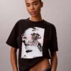 Boxig T-shirt med blekt logotyptryck Boxig T-shirt med blekt logotyptryck