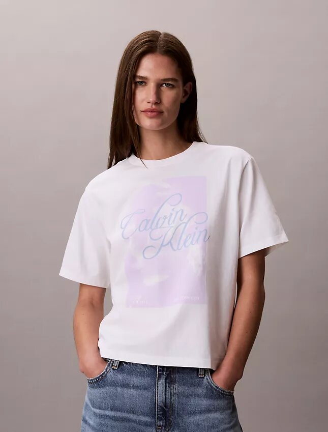 Boxig T-shirt med blekt logotyptryck Boxig T-shirt med blekt logotyptryck